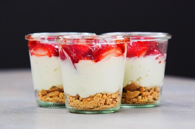 This No-Bake Cheesecake in a Jar Is the Lazy-Girl Dessert of Your Dreams