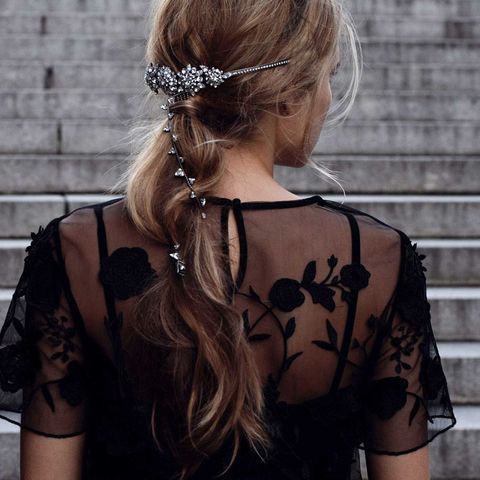 Ear, Hairstyle, Shoulder, Style, Beauty, Hair accessory, Back, Fashion, Neck, Long hair, 