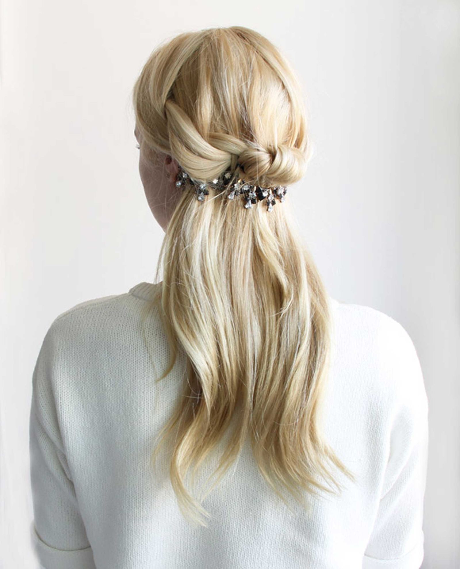 Pearl Hair Clips & Barrettes For Cute Spring Hairstyles