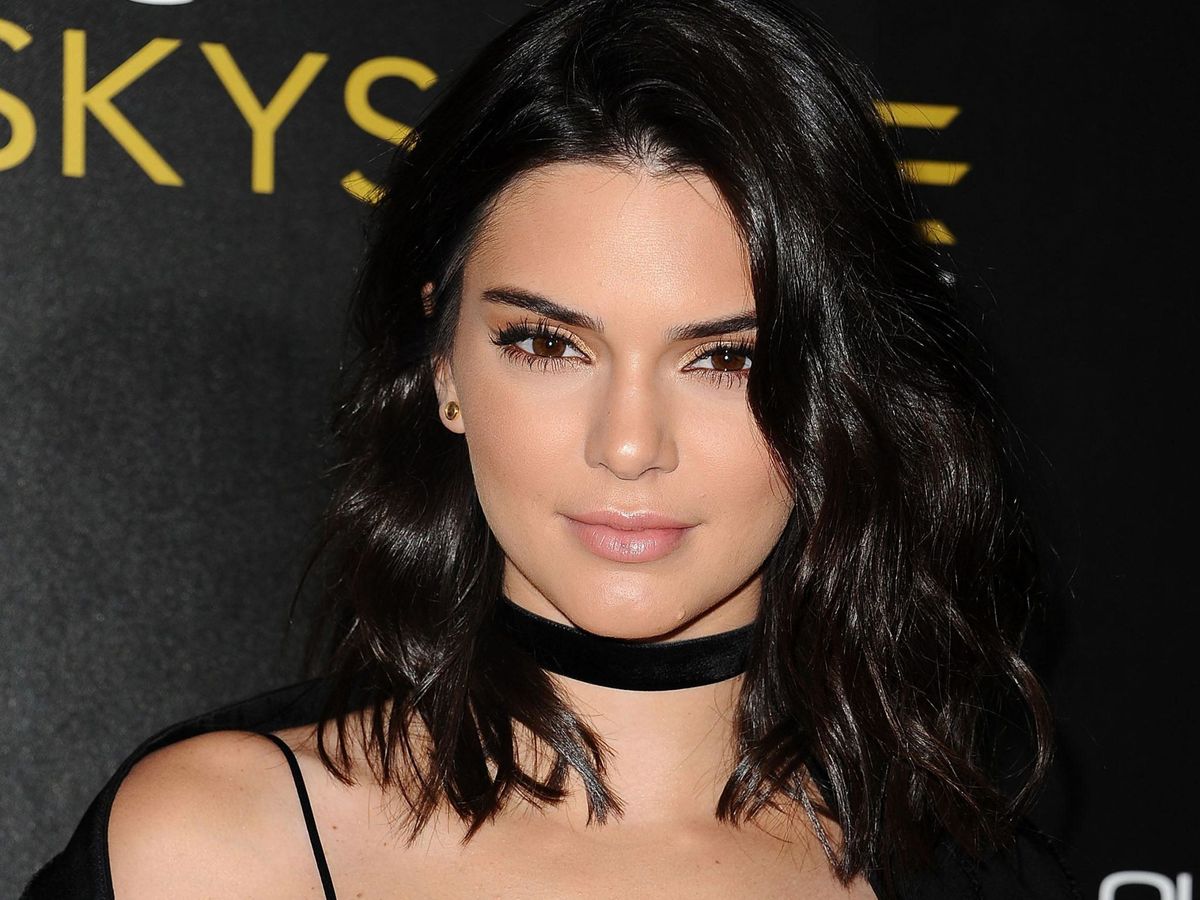 Kendall Jenner Paired an Itty-Bitty Bra Top With Nothing But High-Waisted  Blue Jeans