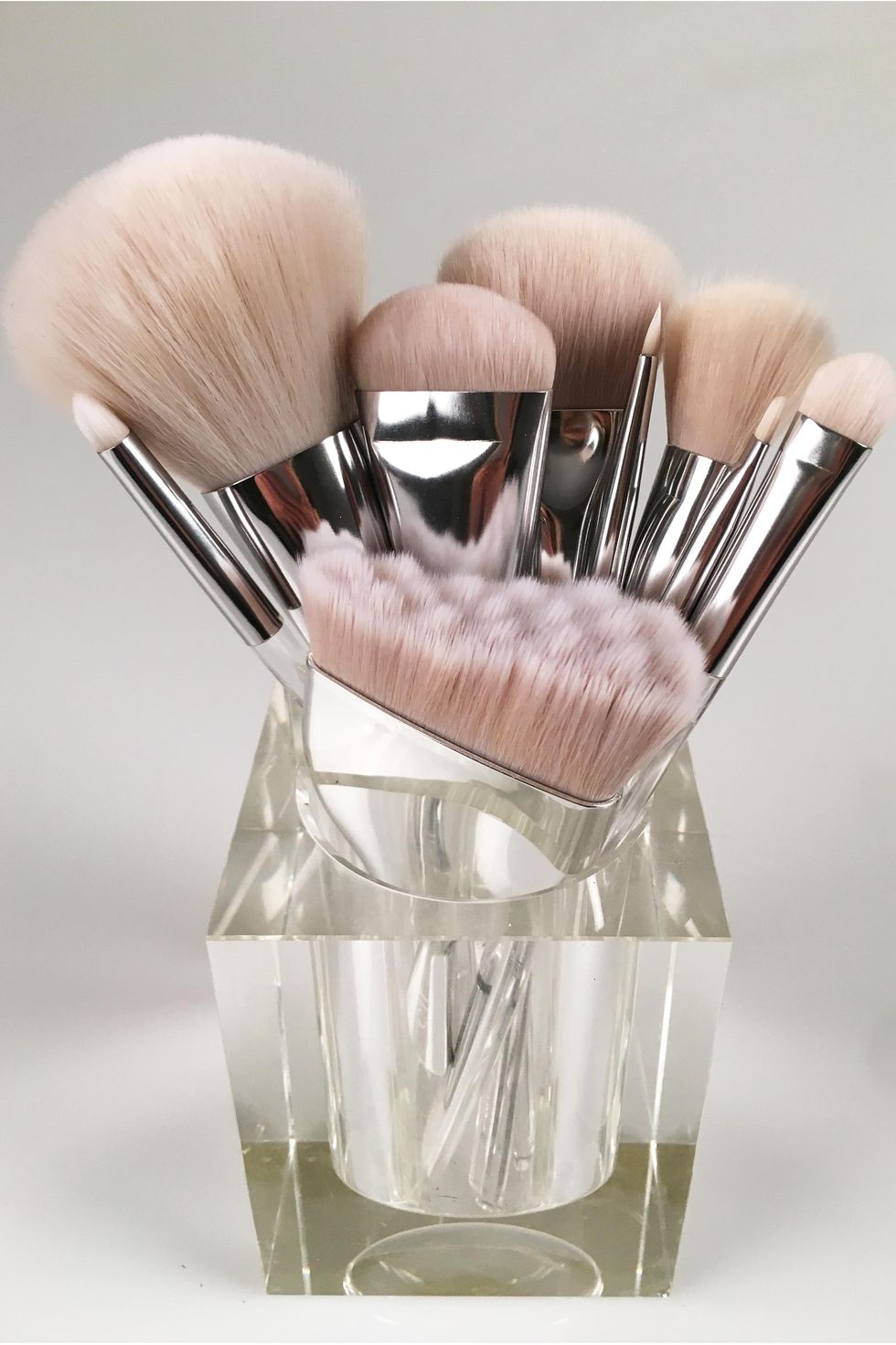 Brush, Hair accessory, Beige, Paint brush, Makeup brushes, Cosmetics, Natural material, Silver, Fashion design, Personal care, 