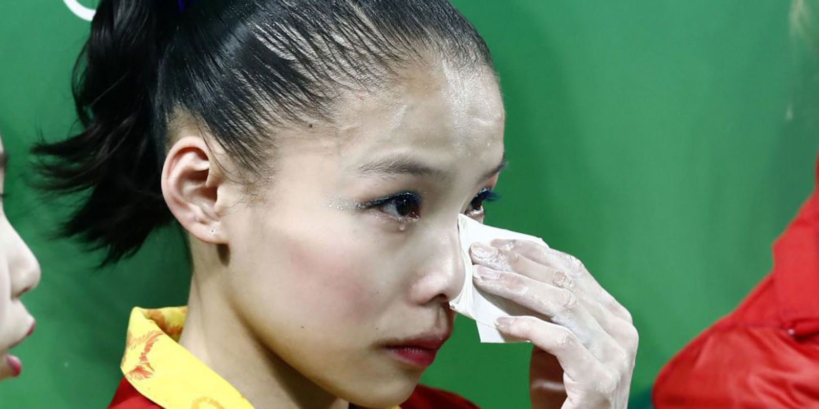 The Internet And This Olympic Chinese Gymnast Are Both Very Sad She ...