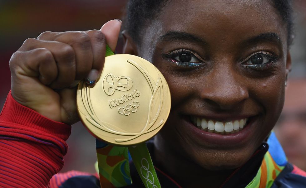 The Internet is Obsessed with Simone Biles's Patriotic AF Makeup for ...