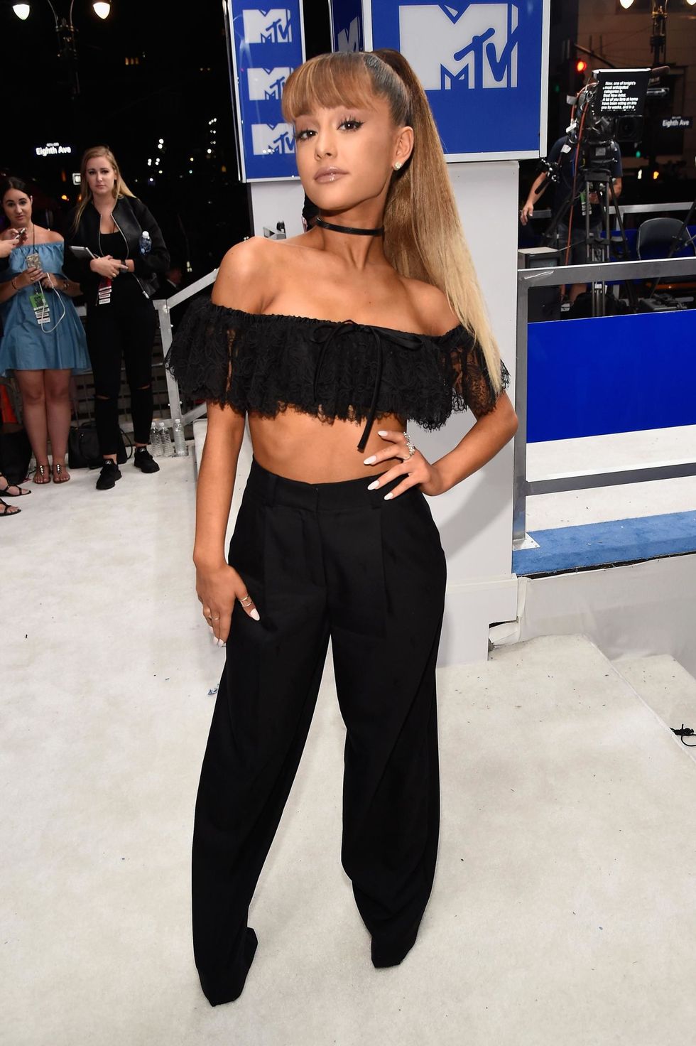 Ariana Grande In Alexander Wang Lacy Black Crop Top And Wide Leg Black Pants At The 2016 Vma