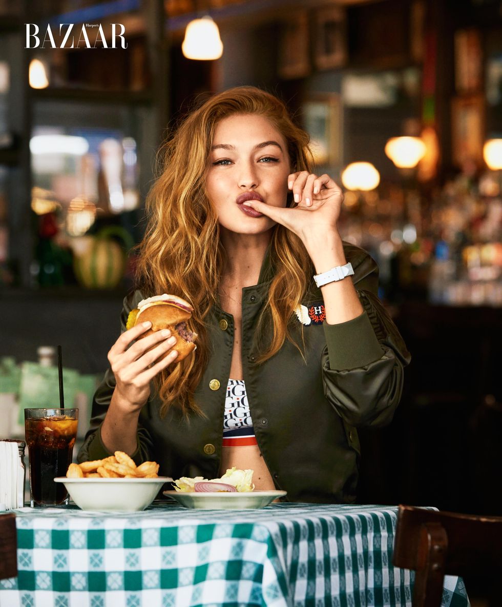 This Is What Gigi Hadid Wears to Eat Burgers