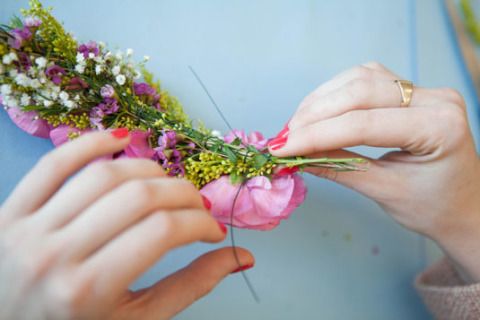Flower, Hand, Pink, Plant, Nail, Finger, Bouquet, Fashion accessory, Petal, Floral design, 