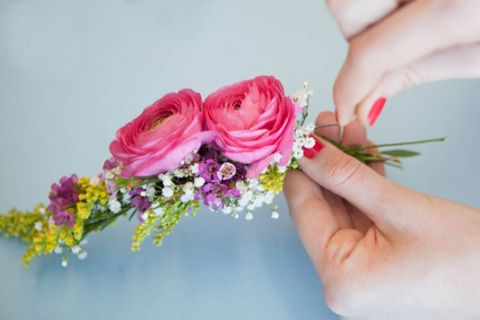 How to secure a crown to a bouquet #howtomakearamo #tutorial #crown #b, flower  bouquet