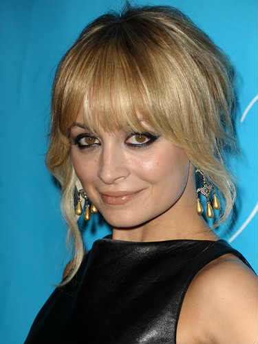 Growing Out Bangs Hairstyles How To Grow Out Bangs