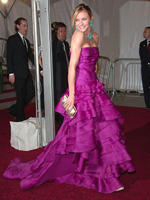 Wow. Talk about eye-popping color—something our very own fashion blogger Flor is always for! She sported this number at the “Poiret: King of Fashion” Costume Institute Gala at The Metropolitan Museum of Art in 2007. We love the fuchsia/turquoise mix. 