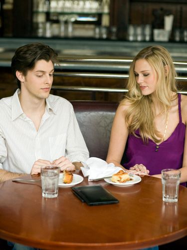 Bad Dating Habits Things You Should Not Do On A Date