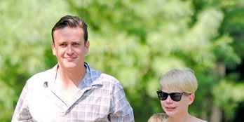 <p>Jason Segel and Michelle Williams have yet to even comment about their breakup (the news came from those mysterious "sources"), which a lot classier than spilling the deets via Twitter. No need to give the world a lengthy explanation of what happened when you <a href="http://www.cosmopolitan.com/celebrity/news/calling-off-wedding" target="_blank">split from a guy</a>—that's your business and your business only.</p>