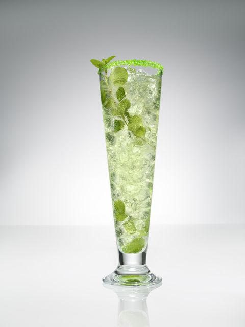 <p>2 parts SVEDKA Vodka<br />3/4 part fresh lime juice<br />3/4 part simple syrup<br />Garnish: edible glitter   </p>
<p>Muddle mint at bottom of glass and build drink on top over crushed ice (except for bitters, glitter, and mint). Agitate with a spoon (or swizzle), not disturbing the mint at the bottom. Top with ice, rim with glitter. Garnish with mint.<br /> </p>