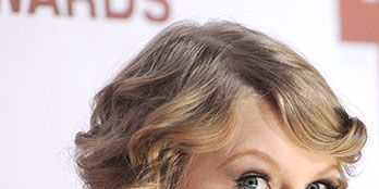 What guy doesn&#146;t have a pretty, pretty princess fantasy? Taylor Swift channels Rapunzel by pulling her romantic, rippling ringlets back in a loose pony.
