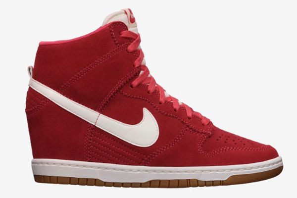 are nike dunks sky hi for younger girls