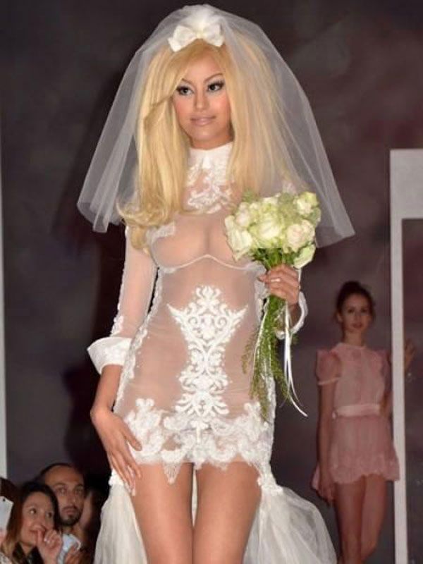 wedding dress made guests uncomfortable