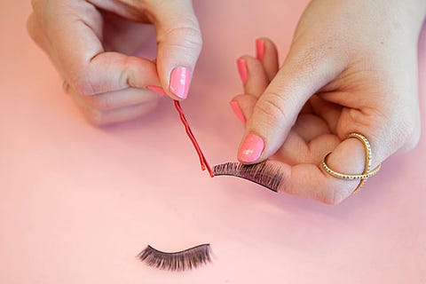 Eyebrow, Eyelash, Skin, Nail, Eye, Organ, Finger, Eyelash extensions, Hand, Cosmetics,