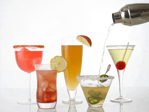 Liquid, Drink, Alcoholic beverage, Drinkware, Barware, Classic cocktail, Alcohol, Tableware, Distilled beverage, Glass, 