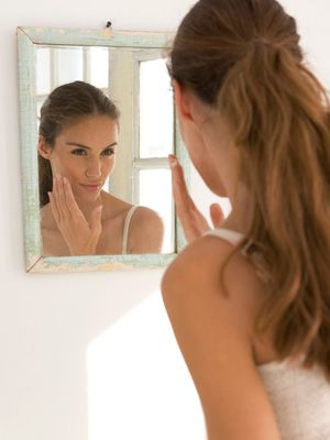 Hair, Ear, Brown, Hairstyle, Skin, Chin, Forehead, Shoulder, Eyebrow, Photograph, 