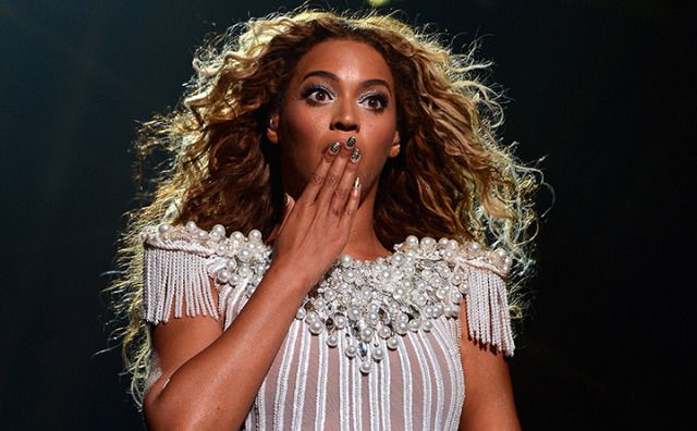 Rude Beyonce Thrown Off Tour Of Pyramids