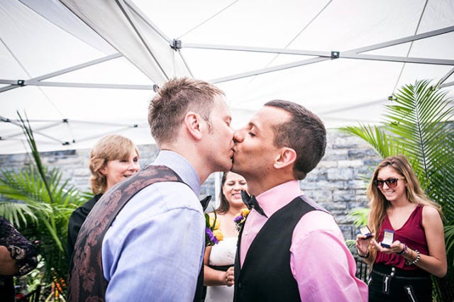 9 Beautiful Photos From The Largest Mass Lgbtq Wedding In North America