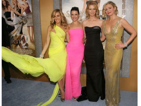 The fab four have been on the red carpet circuit long enough that it's no surprise they looked stunning in their floor-length gowns. Although SJP and Kristin Davis's dresses look like they could be from the same designer,
that's not the case. SJP insists that, after knowing each other all these years, they just have
similar tastes!