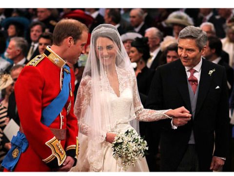 According to some lip-reading sources, that's what Wills said to Kate when he first saw her. Not weak-kneed yet? When she first entered the Abbey, Harry turned around then whispered to his bro, "Wait till you see her." 