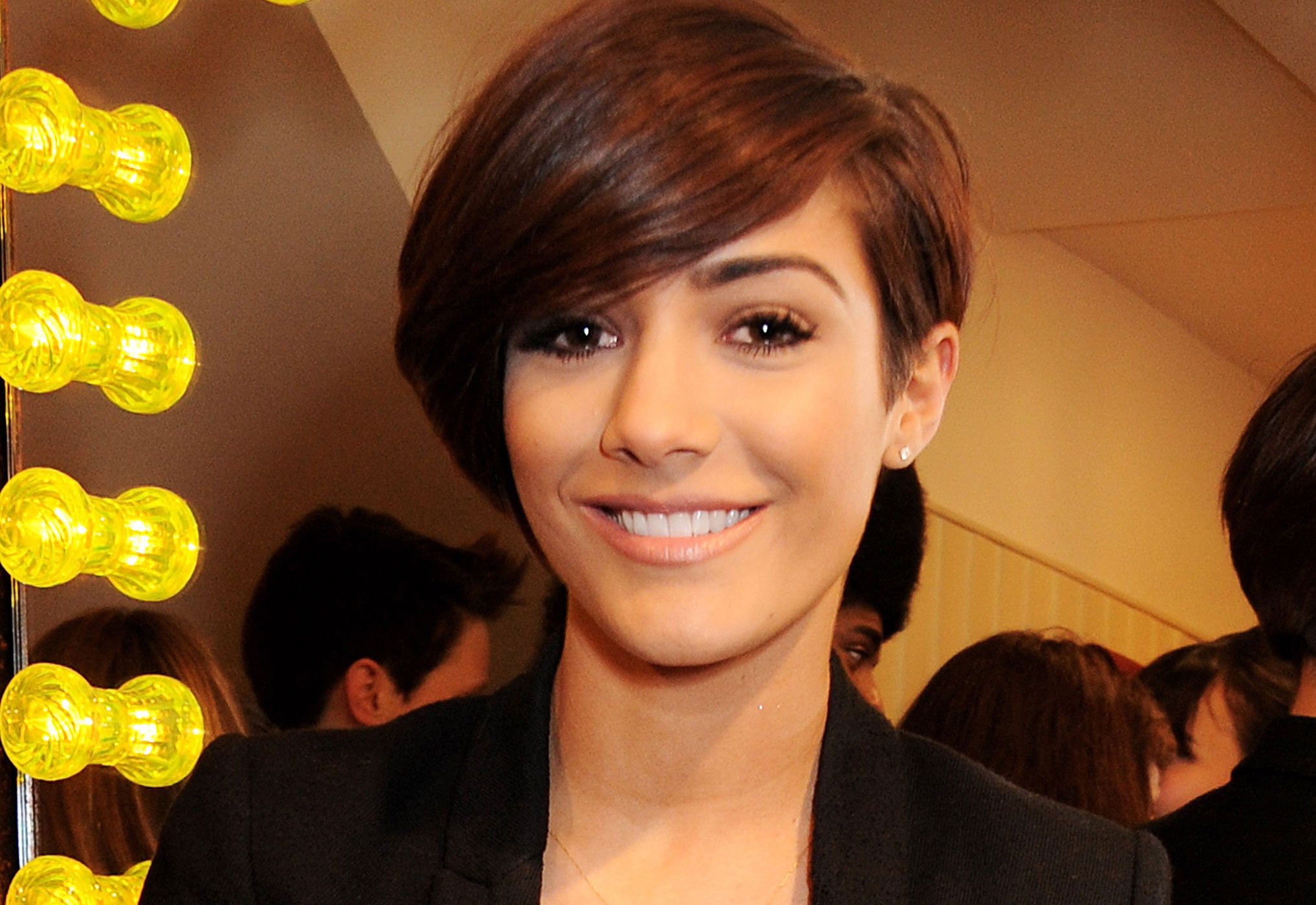 Frankie Sandford Inspired Human Hair Wigs Cute Short Layered Haircut With  Highlights and Bangs-Hairplusbase.co.uk