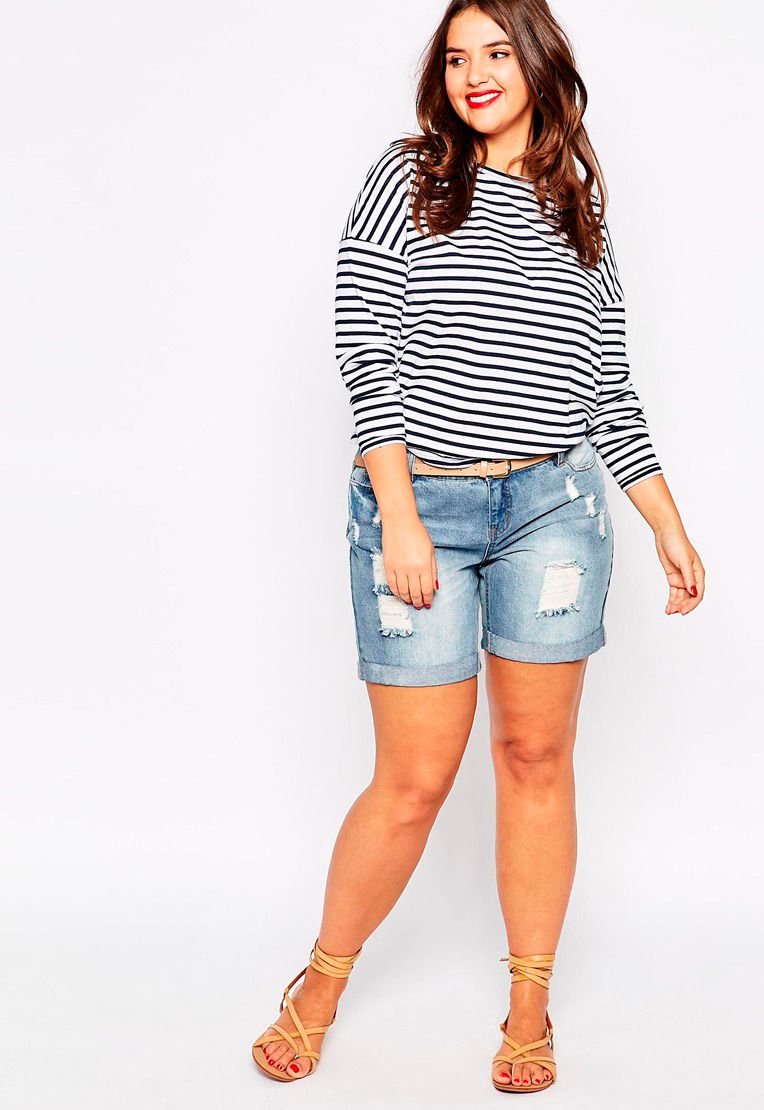 How to wear denim shorts if you're curvy