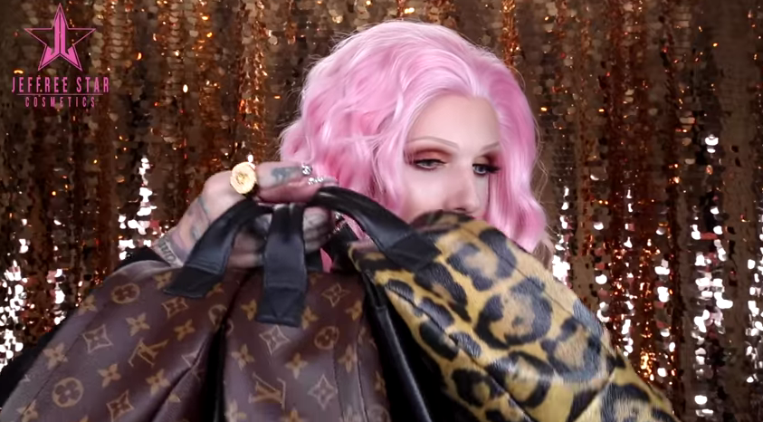 Jeffree Star on X: Time to add this amazing new @LouisVuitton  #ArtyCapucines bag to my Vault! 💖💜 Welcome home..   / X