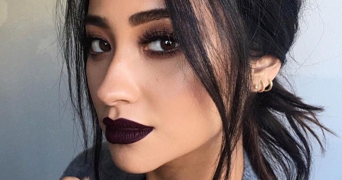 How To Wear Dark Lipstick Expert Tips