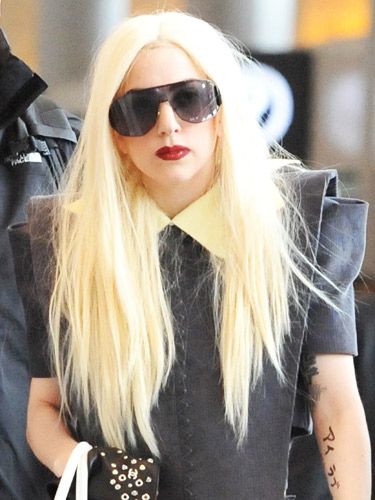 Lady Gaga showing off her big hair as she leaves her London hotel  Featuring: Lady Gaga Where: London, United Kingdom When: 30 Aug 2013 Stock  Photo - Alamy