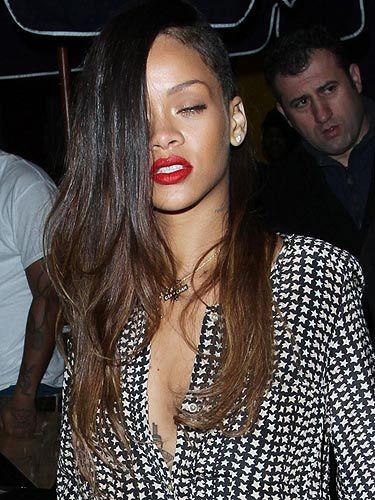Rihanna gets back on the ombré hair trend