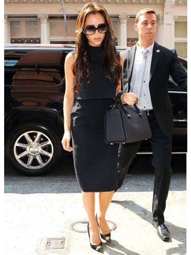 Fashion news :: Victoria Beckham wears chic little black dress
