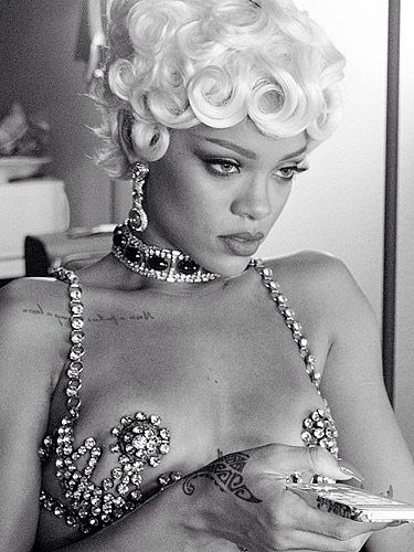 Rihanna голая