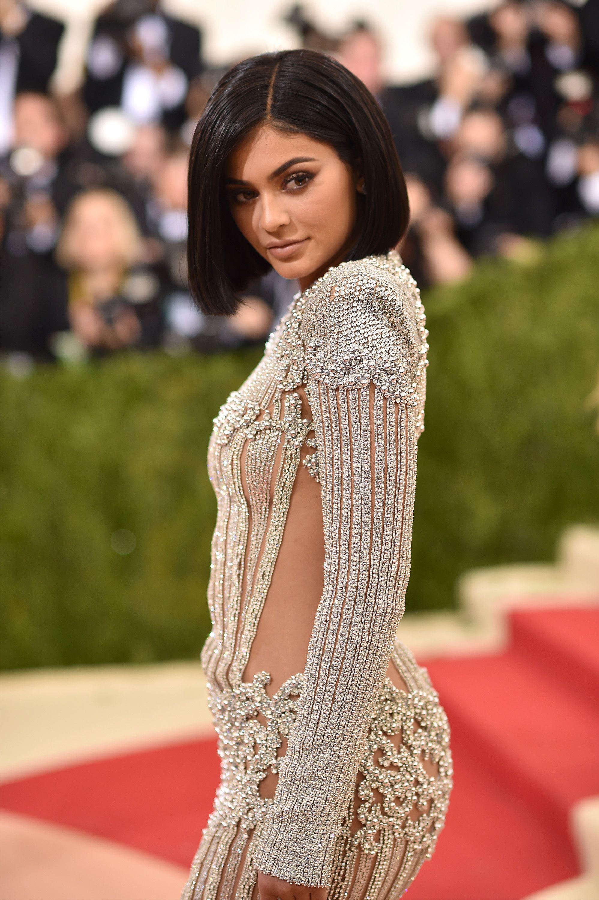 Kylie Jenner Met Gala Red Carpet 2016 — Kylie Jenner Vogue Met Ball