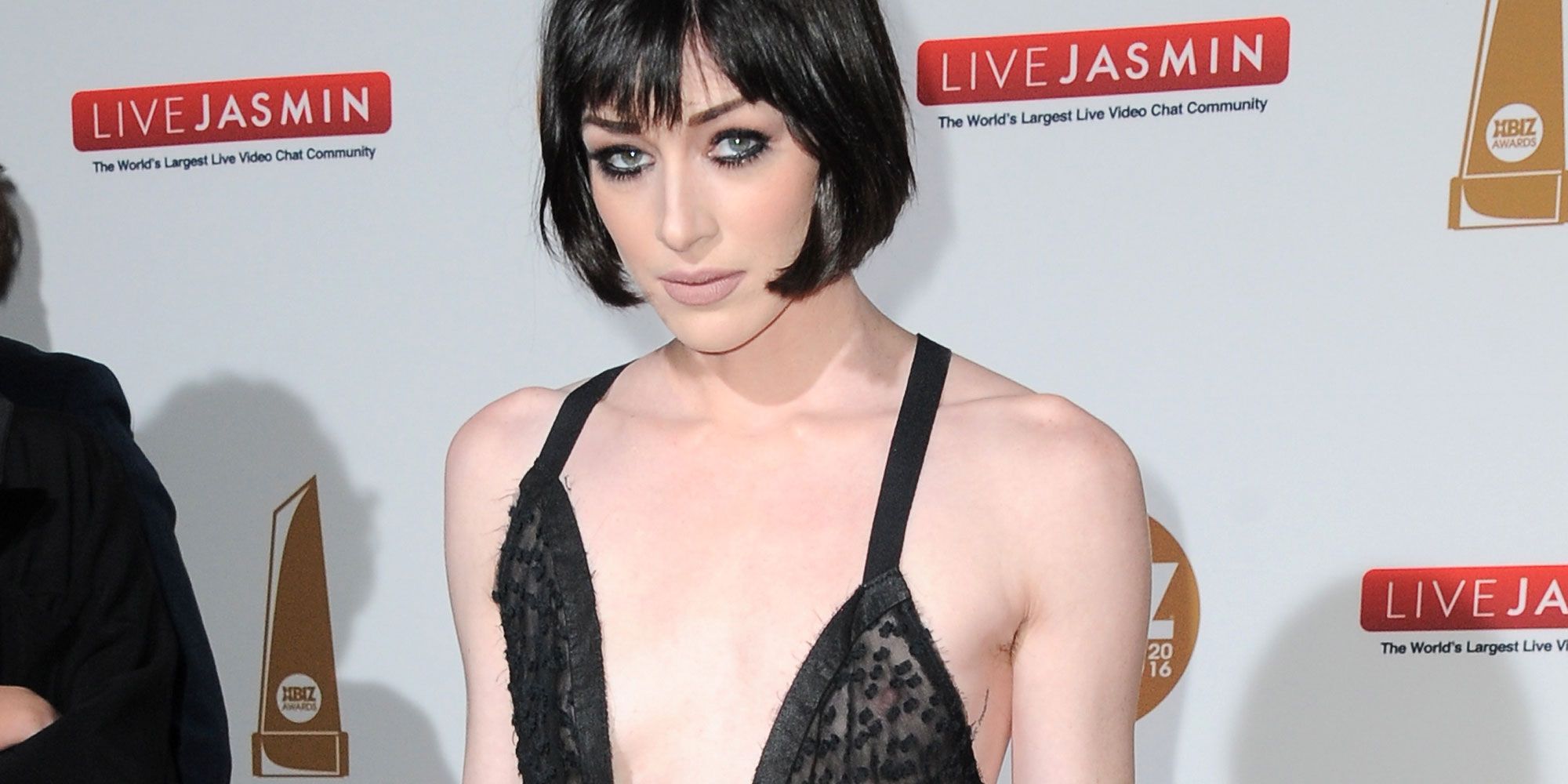 Anne Hathaway Upskirt Pussy Shot - 1466998293-gettyimages-505190170.jpg