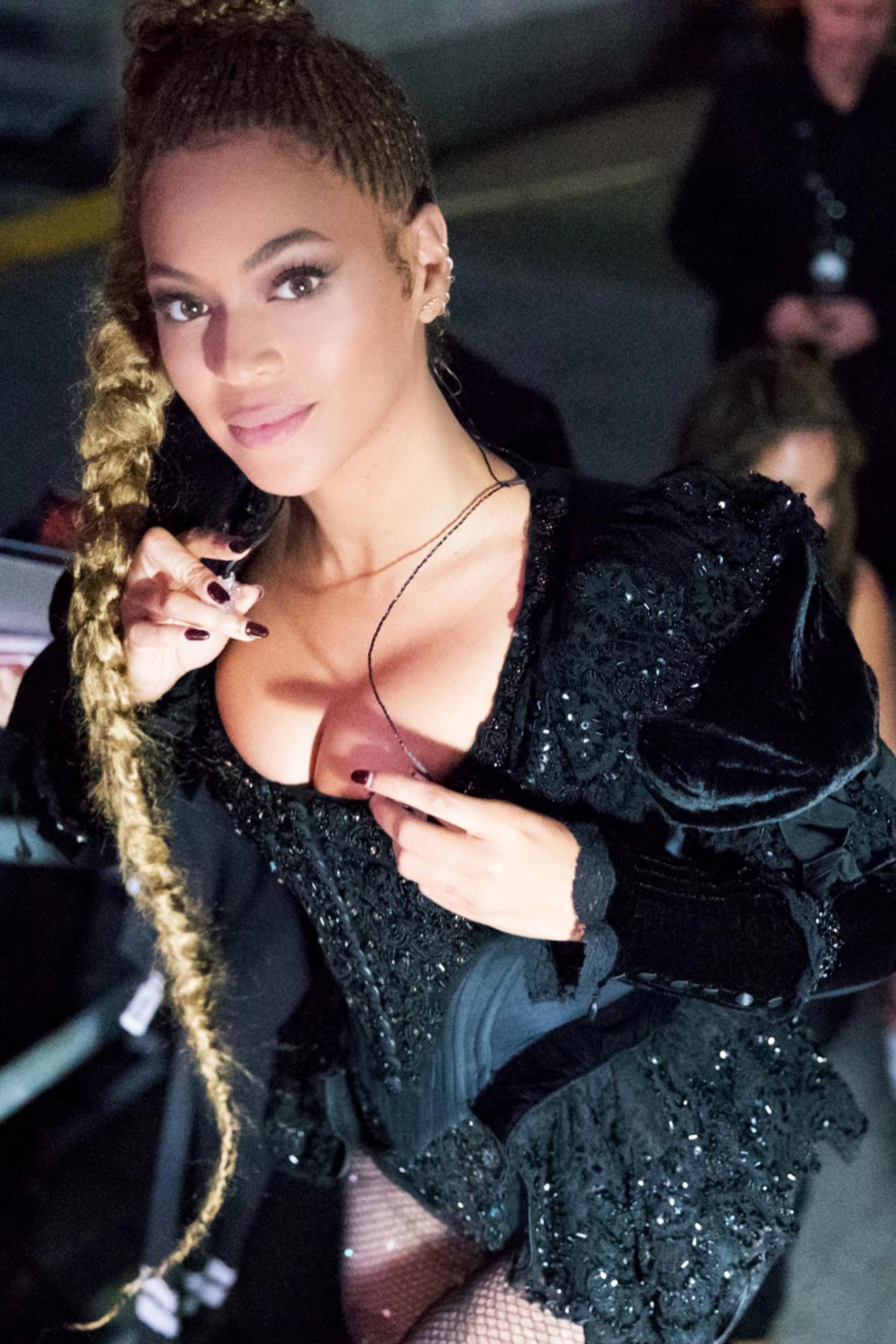 Beyonce's Hairstylist Said Her New Butt-Length Braided Ponytail Only Takes  a Few Minutes to Create
