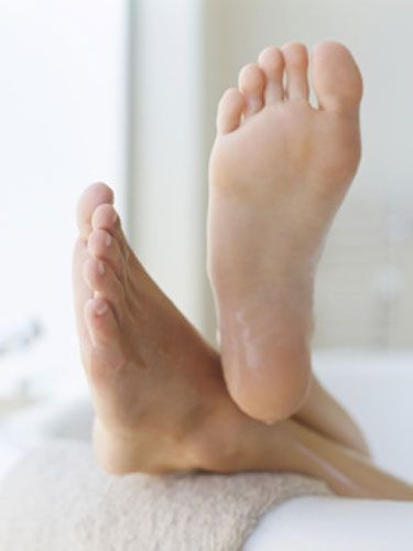 Toe, Skin, Human leg, Comfort, Barefoot, Joint, Foot, Sole, Close-up, Ankle, 