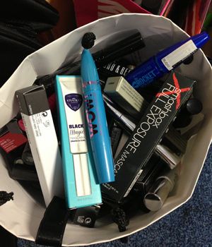 Office supplies, Stationery, Azure, Electric blue, Cobalt blue, Plastic, Pen, Ball pen, Writing implement, Marker pen, 