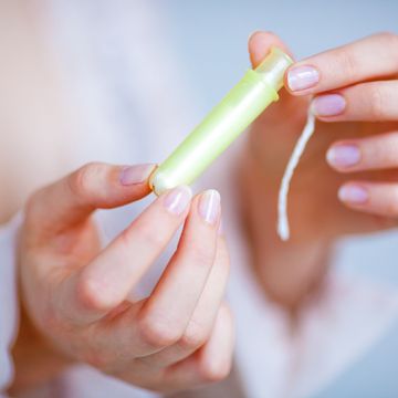 woman holding  tampon