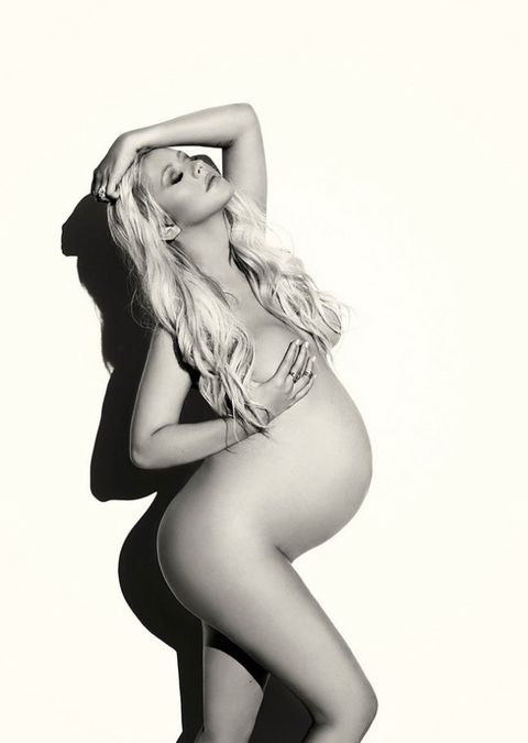 480px x 675px - A pregnant Kourtney Kardashian poses naked