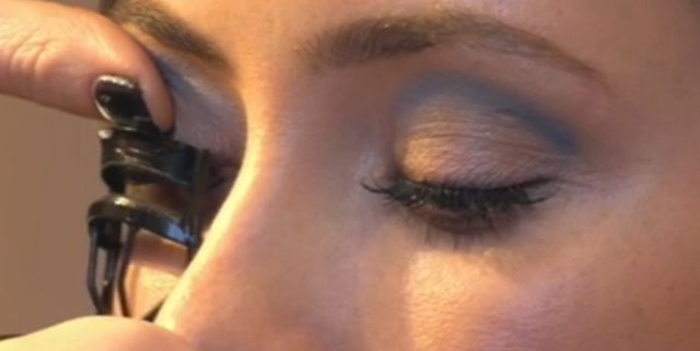Mac Makeup tutorial: cornflower blue eyes