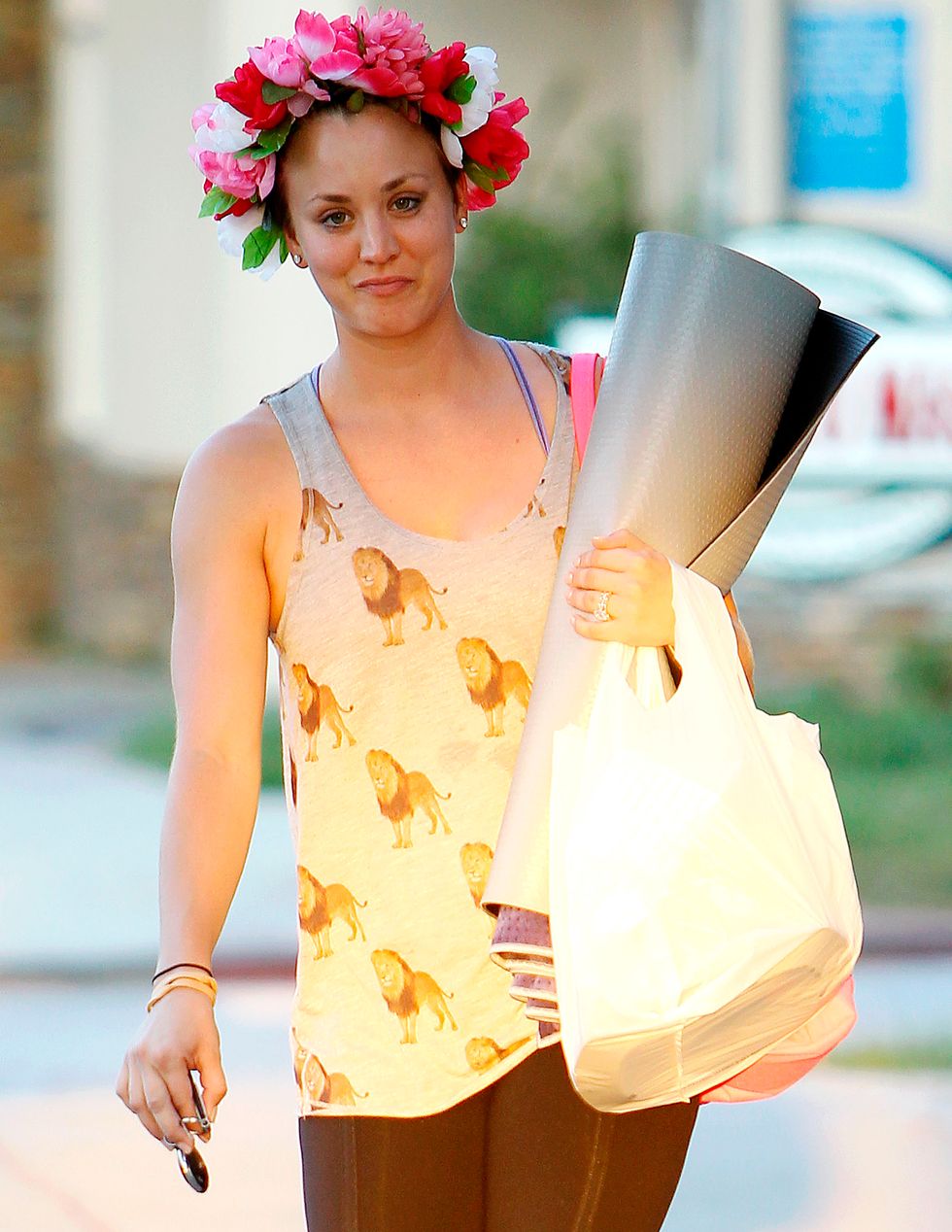 Kaley Cuoco wears floral headband out and about - celebrity style photos - fashion - cosmopolitan.co.uk