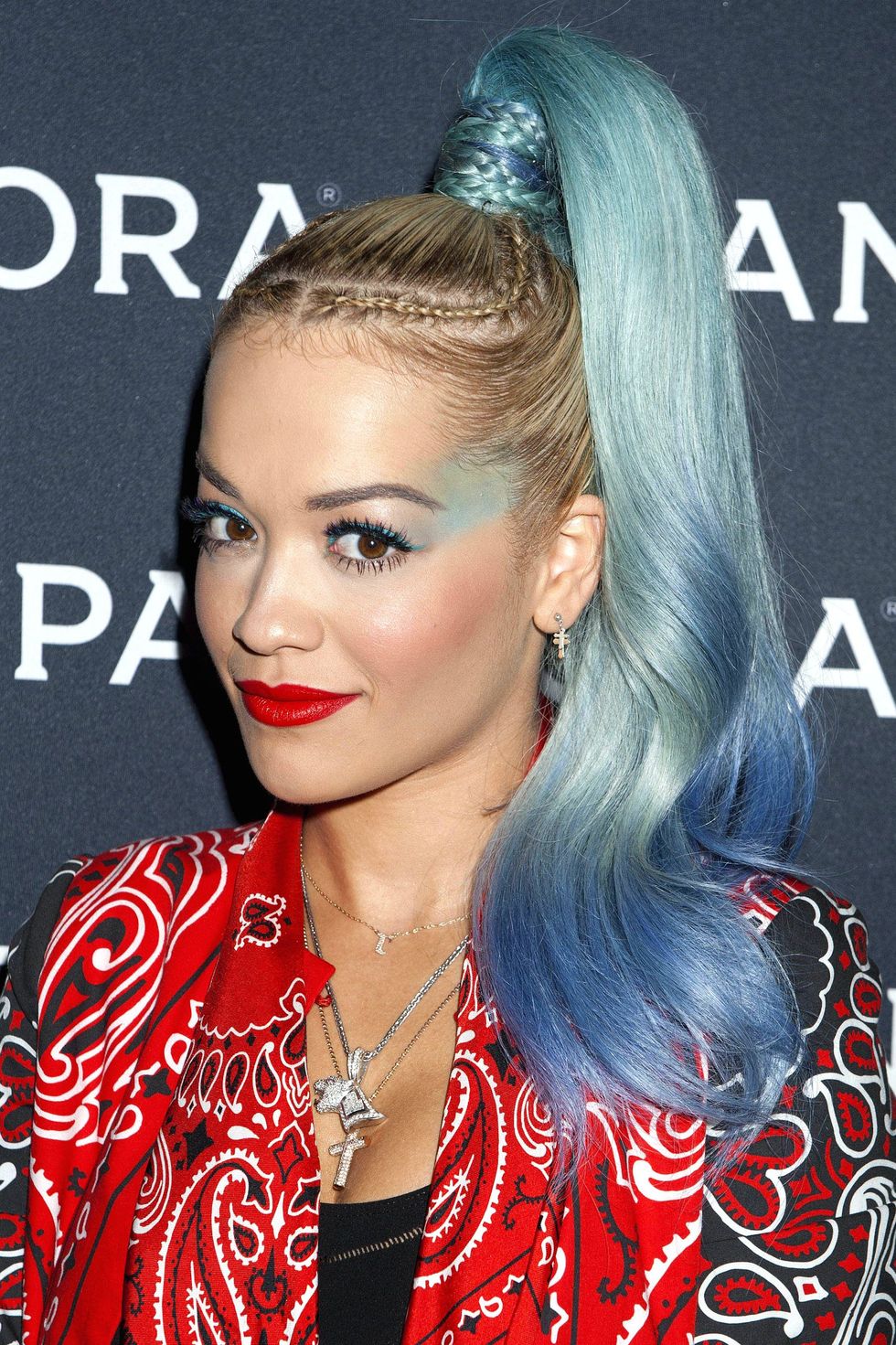 Rita Ora's new way of wearing blue eyeshadow