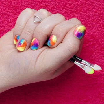 DIY nail art: rainbow tie-dye