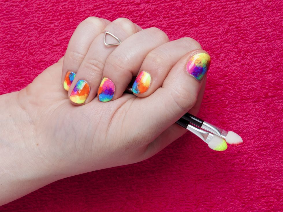 DIY nail art: rainbow tie-dye