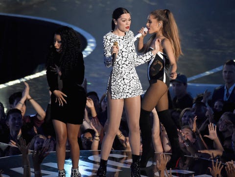 Nicki Minaj Has Huge Vma Wardrobe Malfunction