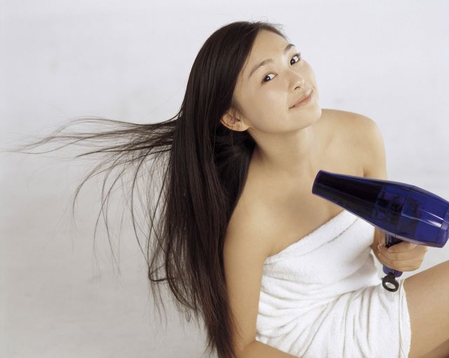 10 mistakes you're making when you blowdry your hair