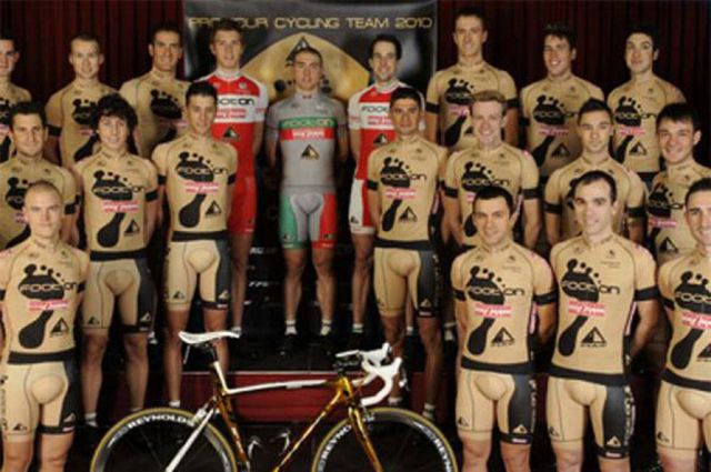 Columbian cyclists really need a new designer for their kits