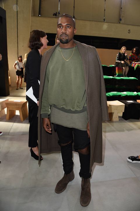 Kanye West Is So Fashion He S Shoulder Robing Now